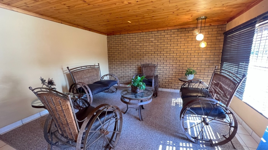4 Bedroom Property for Sale in Langenhovenpark Free State